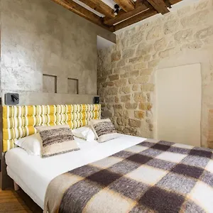 https://cmg-place-des-vosges-le-marais-2.fr-paris.fr